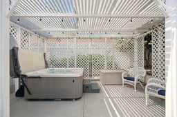 P8463 - Shores Luxury - Image 4