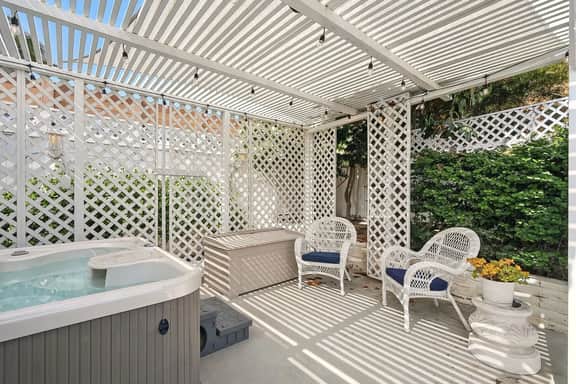 P8463 - Shores Luxury - Image 3